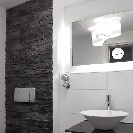 Moebelierte 3-zm-wohnung Mit Luxurioeser Innenausstattung In Zentrum 뒤셀도르프