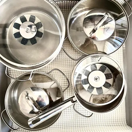 Moebelierte 3-zm-wohnung Mit Luxurioeser Innenausstattung In Zentrum 아파트