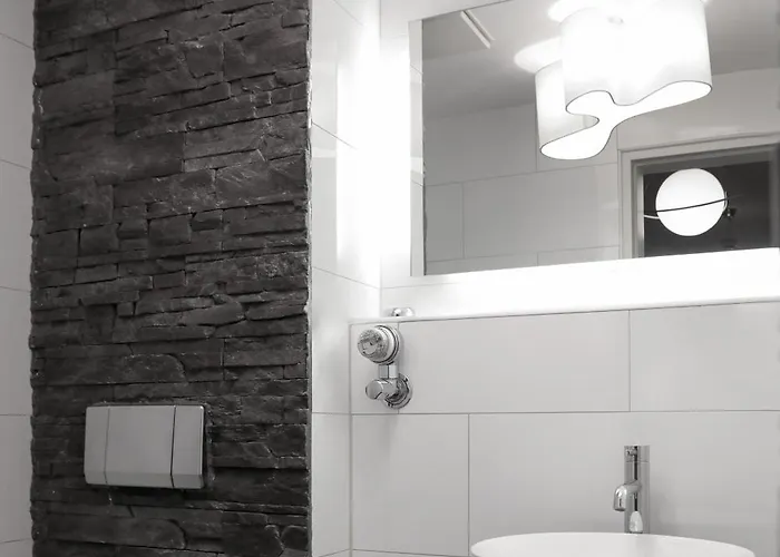 Moebelierte 3-zm-wohnung Mit Luxurioeser Innenausstattung In Zentrum デュッセルドルフ