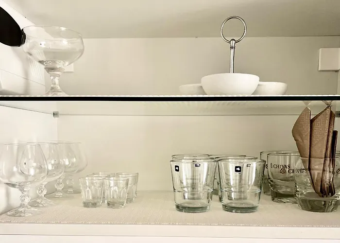 アパート Moebelierte 3-zm-wohnung Mit Luxurioeser Innenausstattung In Zentrum デュッセルドルフ