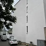 Moebelierte 3-zm-wohnung Mit Luxurioeser Innenausstattung In Zentrum Apartman *