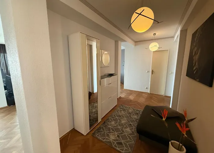 Moebelierte 3-zm-wohnung Mit Luxurioeser Innenausstattung In Zentrum Apartament