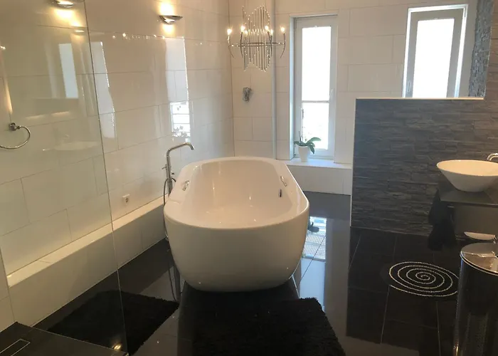 Apartament Moebelierte 3-zm-wohnung Mit Luxurioeser Innenausstattung In Zentrum Düsseldorf