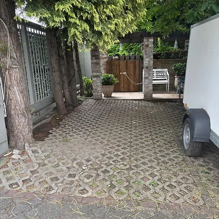 Moebelierte 3-zm-wohnung Mit Luxurioeser Innenausstattung In Zentrum Düsseldorf