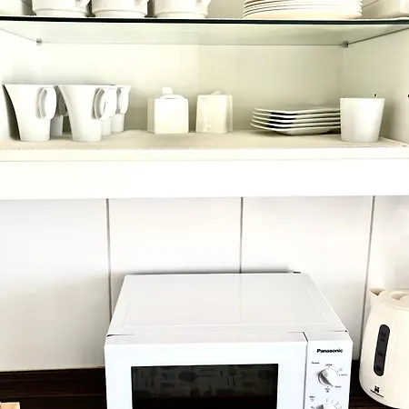 Moebelierte 3-zm-wohnung Mit Luxurioeser Innenausstattung In Zentrum Düsseldorf