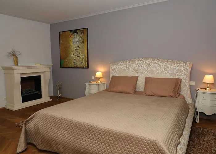 Lägenhet Moebelierte 3-zm-wohnung Mit Luxurioeser Innenausstattung In Zentrum *