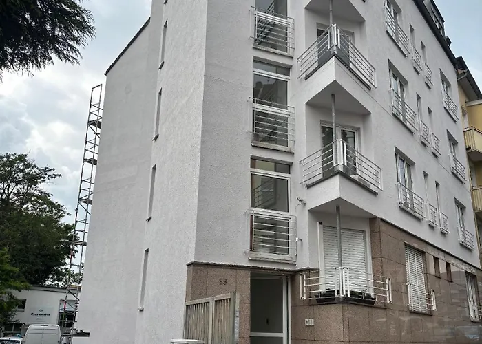 Moebelierte 3-zm-wohnung Mit Luxurioeser Innenausstattung In Zentrum 公寓