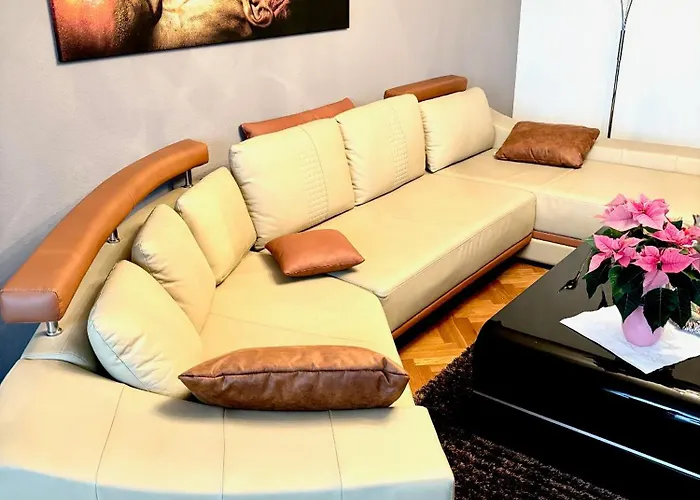 Lägenhet Moebelierte 3-zm-wohnung Mit Luxurioeser Innenausstattung In Zentrum Düsseldorf