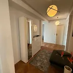 Moebelierte 3-zm-wohnung Mit Luxurioeser Innenausstattung In Zentrum Apartamento