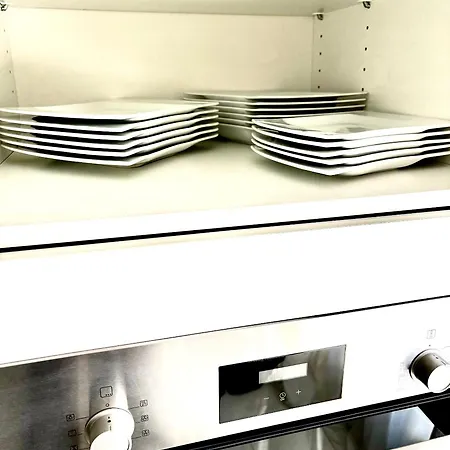 Moebelierte 3-zm-wohnung Mit Luxurioeser Innenausstattung In Zentrum Lägenhet Düsseldorf