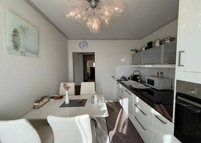 Apartamento Moebelierte 3-zm-wohnung Mit Luxurioeser Innenausstattung In Zentrum